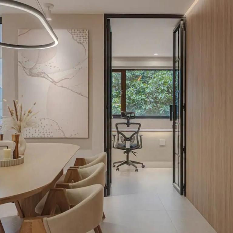 Espectacular apartamento con jacuzzi, recien remodelado, Poblado, Medellin - Three-Bedroom Apartment - 24