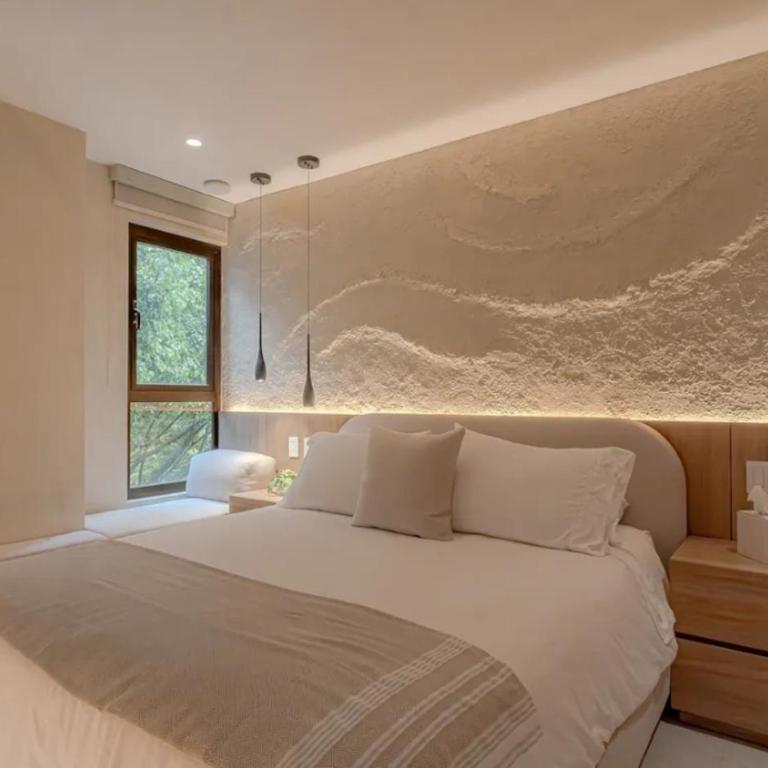 Espectacular apartamento con jacuzzi, recien remodelado, Poblado, Medellin - Three-Bedroom Apartment - 31
