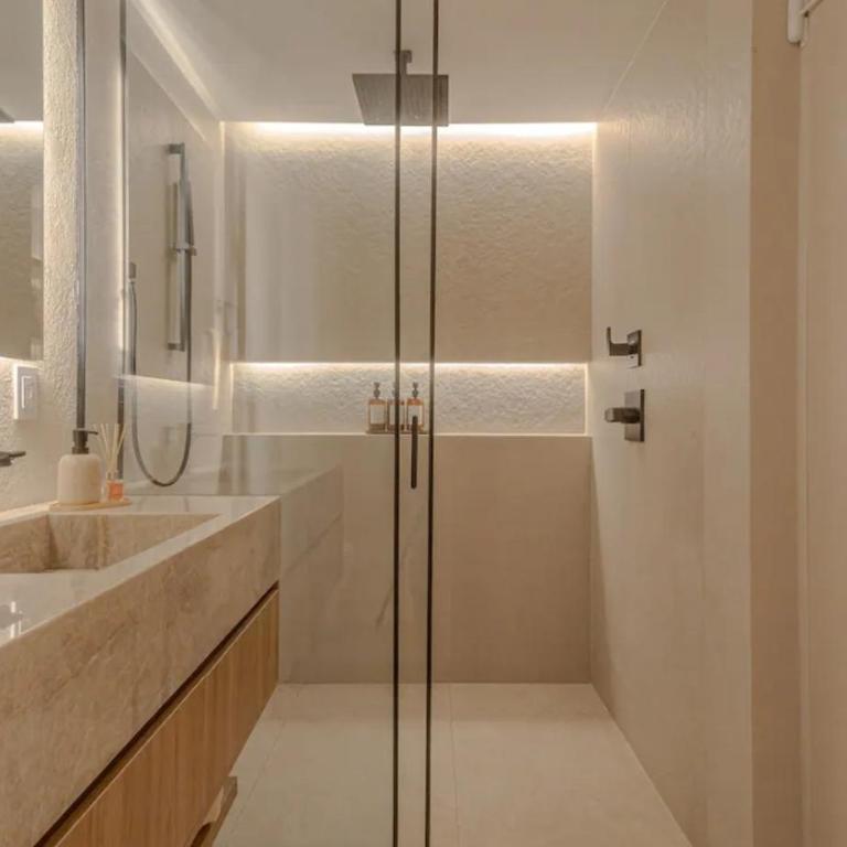 Espectacular apartamento con jacuzzi, recien remodelado, Poblado, Medellin - Three-Bedroom Apartment - 32