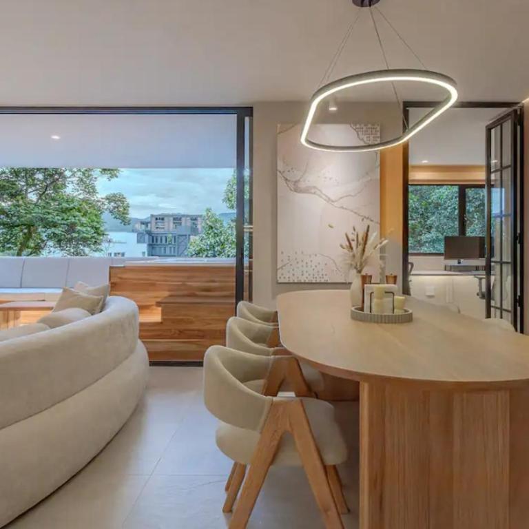 Espectacular apartamento con jacuzzi, recien remodelado, Poblado, Medellin - Three-Bedroom Apartment - 39