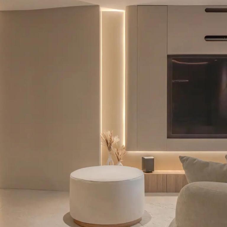 Espectacular apartamento con jacuzzi, recien remodelado, Poblado, Medellin - Three-Bedroom Apartment - 43
