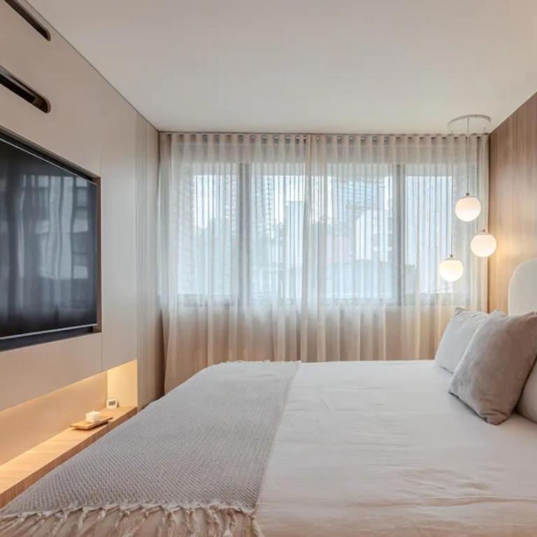 Espectacular apartamento con jacuzzi, recien remodelado, Poblado, Medellin - Three-Bedroom Apartment - 45