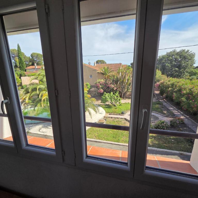 Appartement Calme St Raphaël Santa Lucia - Appartamento con 1 Camera da Letto - 2