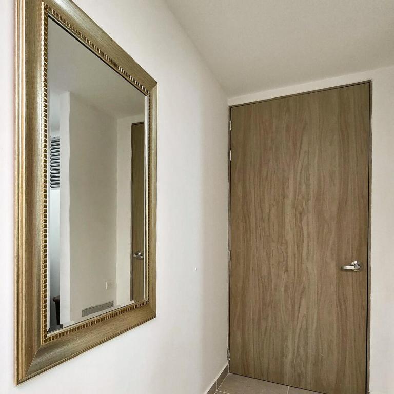 Elegancia y comodidad cerca del mar y aeropuerto - Two-Bedroom Apartment - 43