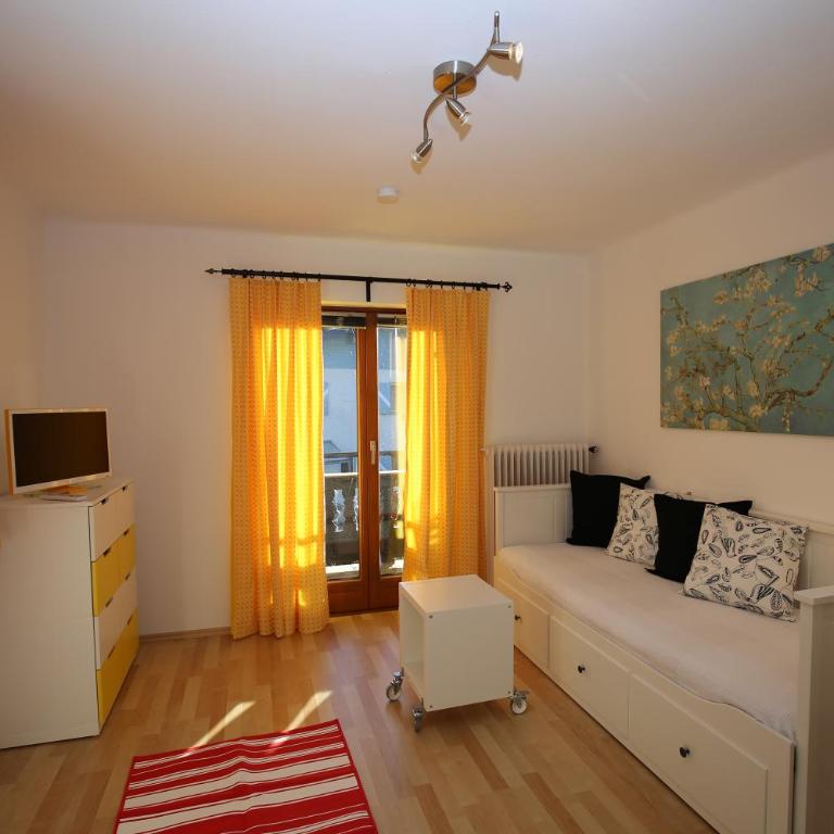 Haus Vera - Economy Doppelzimmer mit Gemeinschaftsbad oder -WC - 2