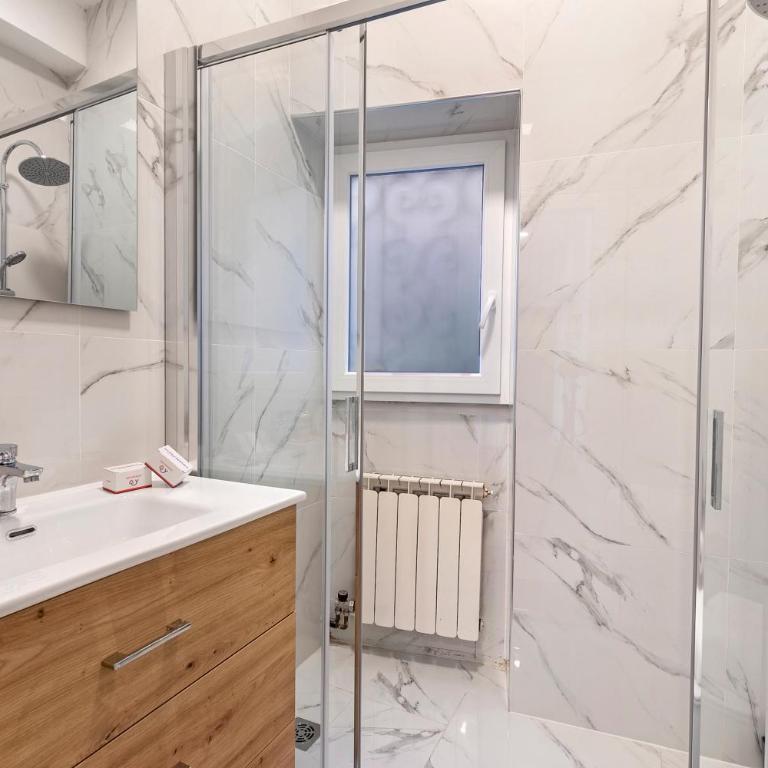 Gaia on Stresa Hill: 2BR with AC and Outdoor Space - Happy Rentals - Two-Bedroom Apartment with Mountain View - 9