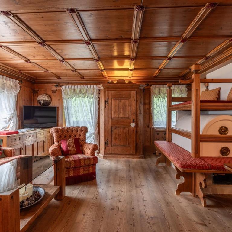 Casa Chalet Cortina, Spacious Living and Dolomite Views - Appartamento Deluxe con 5 Camere da Letto - 1