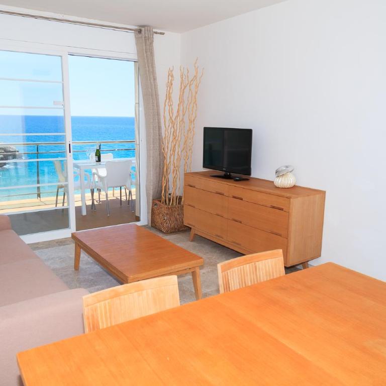 UHC Arinsal Family Complex - Apartamento de 2 dormitorios con terraza y vistas al mar - 3