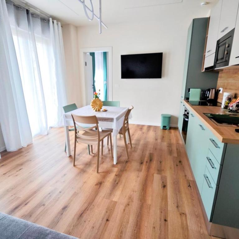 Sweet SN Suite - Junior Suite con Idromassaggio & Apartment - Vacation Rental - Monopoli - Two-Bedroom Apartment with Balcony - 9
