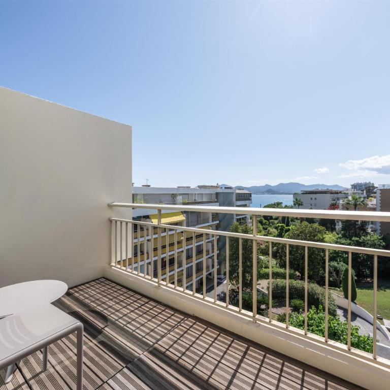 Radisson Hotel Cannes Seaside - Chambre Standard avec Balcon – Vue sur Jardin - 6