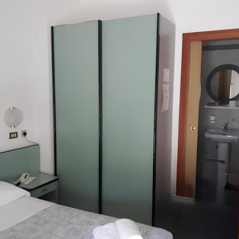 Hotel Dolores - Einzelzimmer mit eigenem Bad - 3