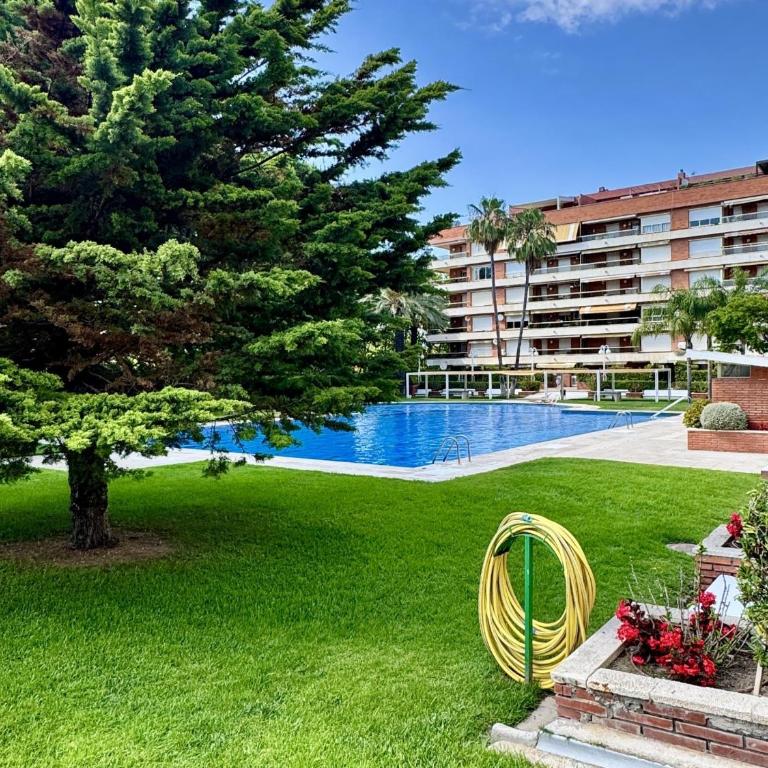 AMPLIO APARTAMENTO VISTAS PISCINA - Apartment - 8