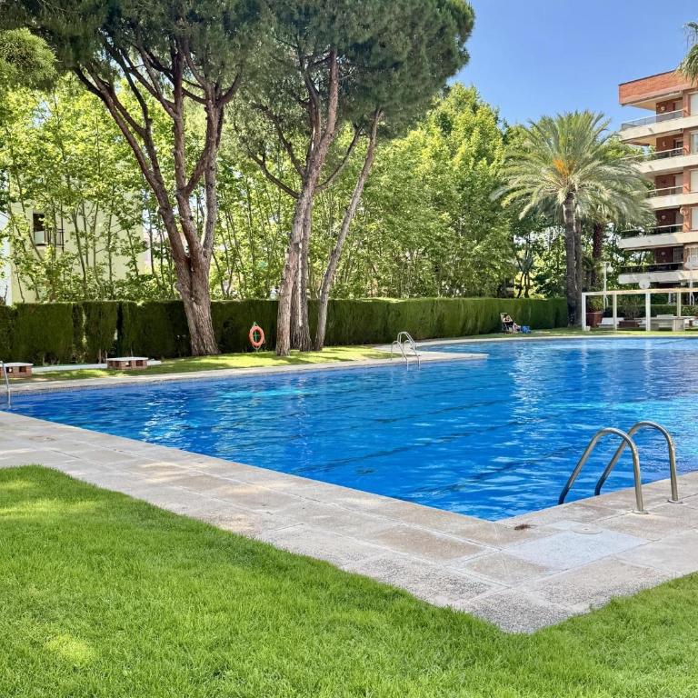 AMPLIO APARTAMENTO VISTAS PISCINA - Apartment - 17