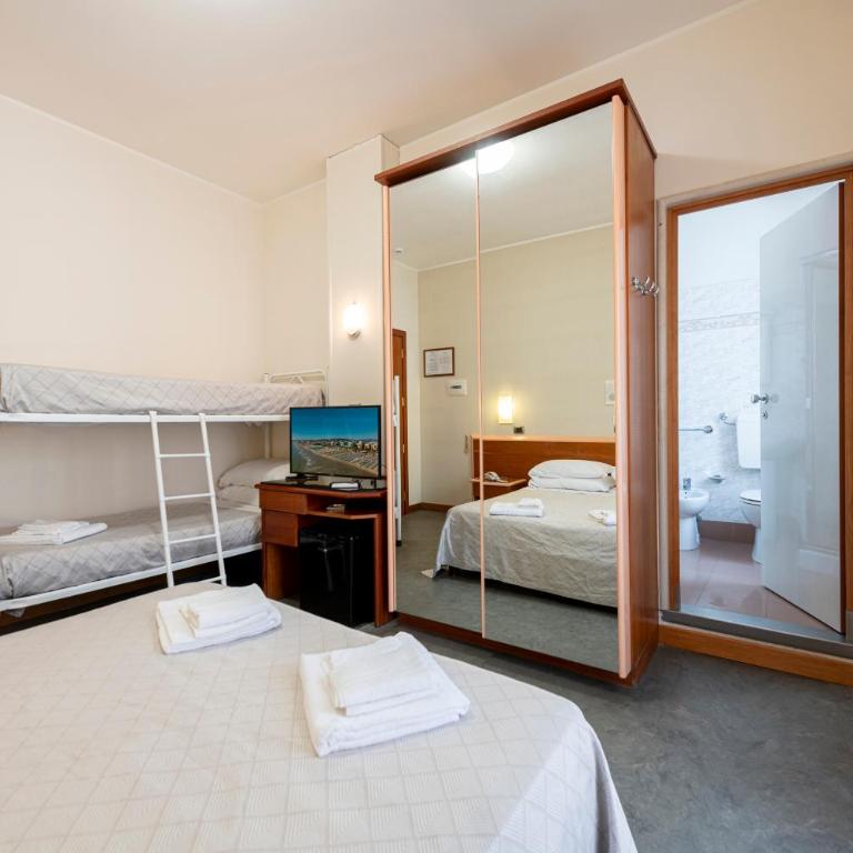 Hotel Soraya - Camera Quadrupla - 5