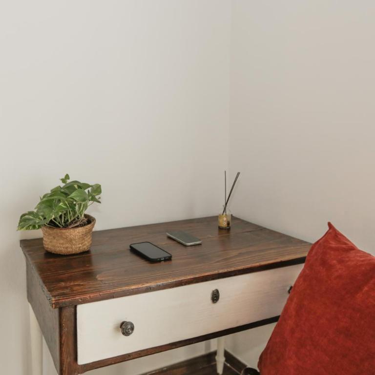 AC - Netflix - 1G Wi-Fi - 5' to the station - One-Bedroom Apartment - 9