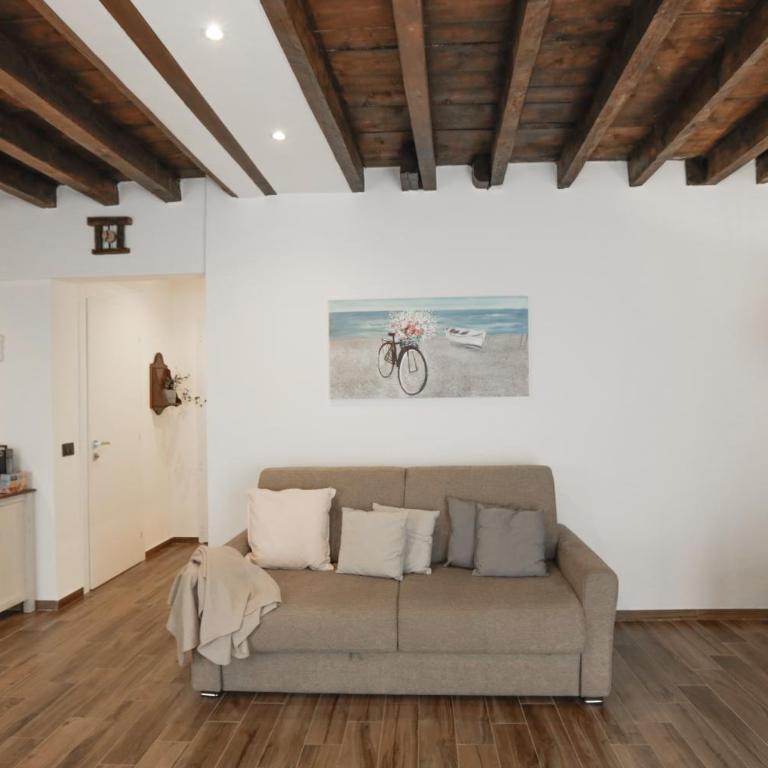 AC - Netflix - 1G Wi-Fi - 5' to the station - One-Bedroom Apartment - 17