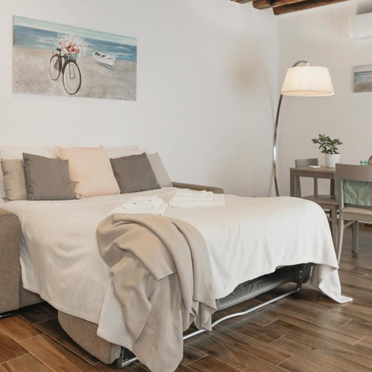 AC - Netflix - 1G Wi-Fi - 5' to the station - One-Bedroom Apartment - 4