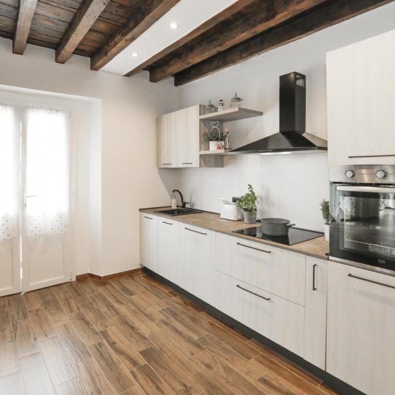 AC - Netflix - 1G Wi-Fi - 5' to the station - One-Bedroom Apartment - 15