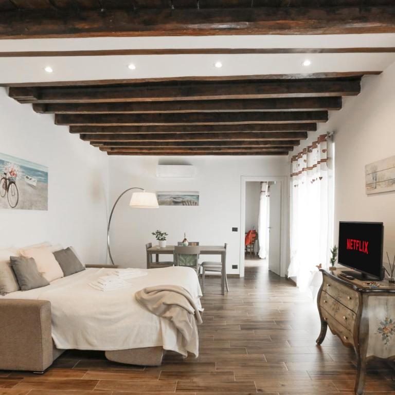 AC - Netflix - 1G Wi-Fi - 5' to the station - One-Bedroom Apartment - 19