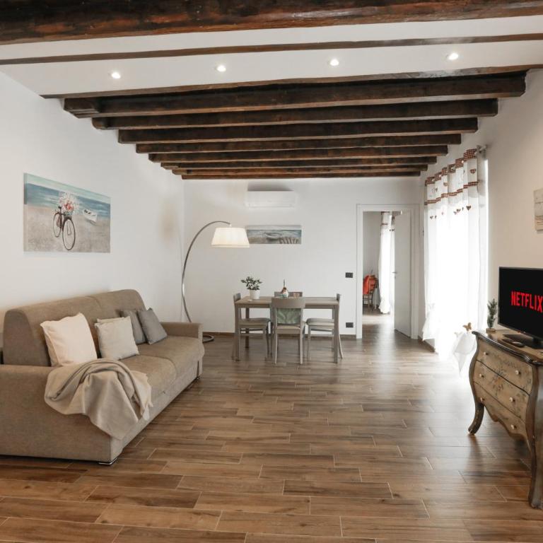 AC - Netflix - 1G Wi-Fi - 5' to the station - One-Bedroom Apartment - 18