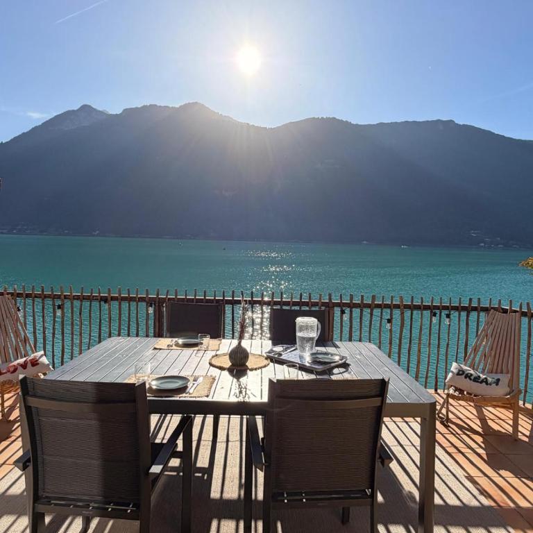 La cabane les pieds dans l'eau, accès direct au lac d'Annecy - Studio - 33
