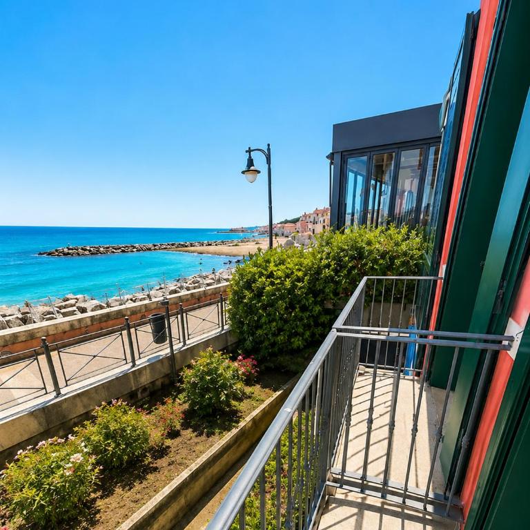 Galleria Massimo Trilocale Frontemare - Agenzia Cocal - Appartamento con Vista Mare - 1