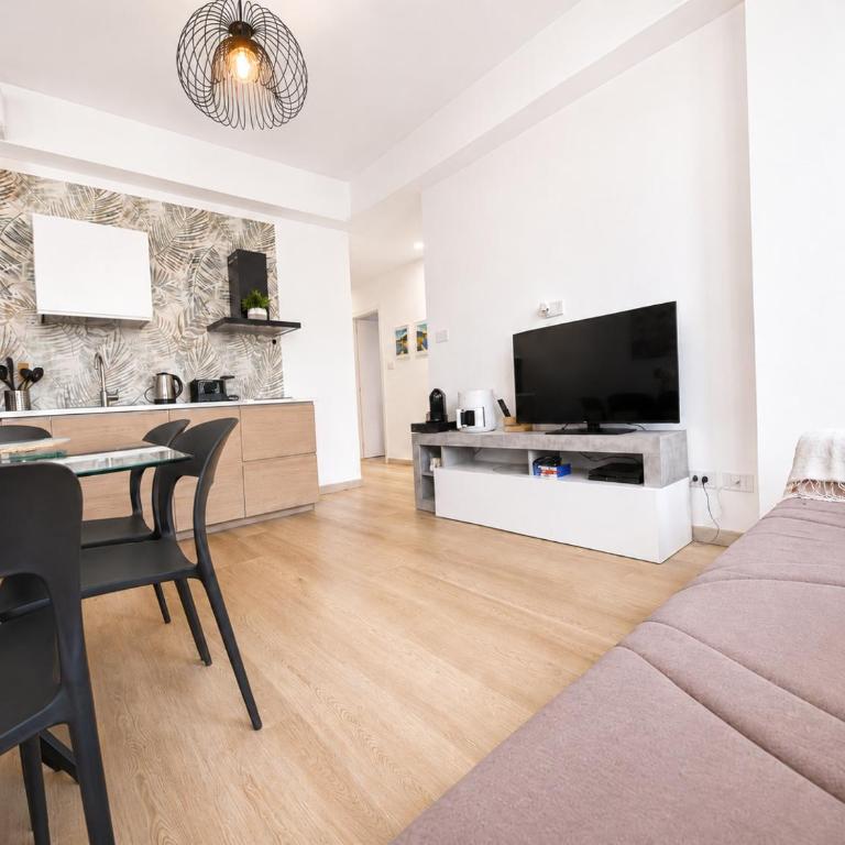 Bright and Spacious Elegant Apartment 5 min Airport - Appartamento con 2 Camere da Letto - 22