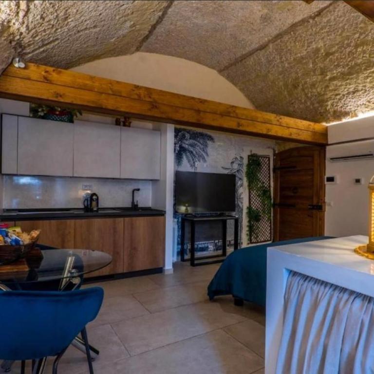 CAIETA Housing - Camera Matrimoniale con Bagno Privato - 10