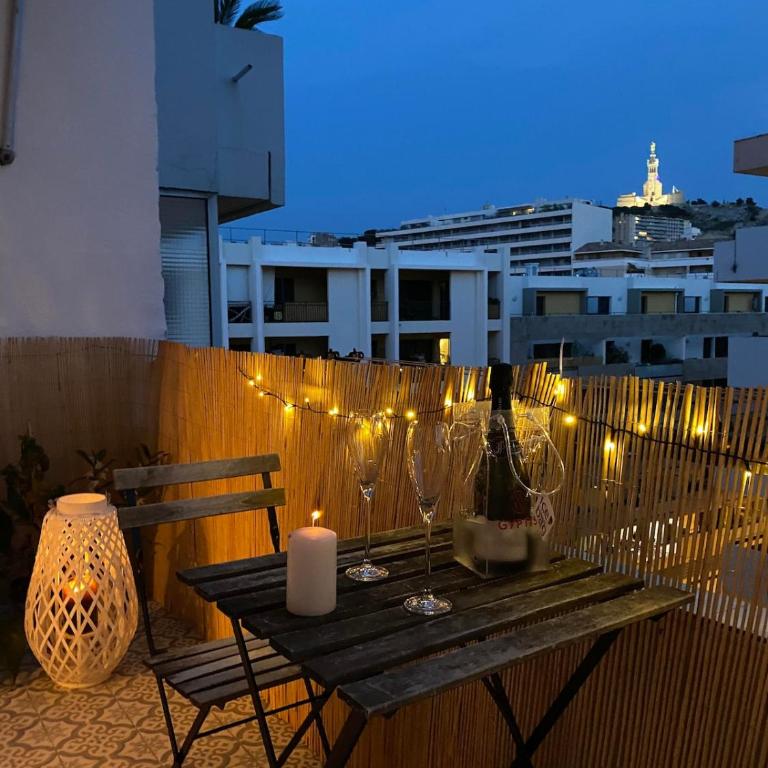 Dual Views, Sunny Balcony and Parking near the Beach - Apartment mit 2 Schlafzimmern und Balkon - 7