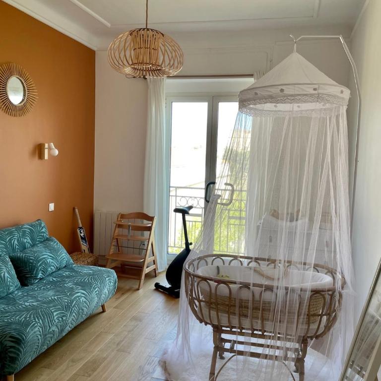 Dual Views, Sunny Balcony and Parking near the Beach - Apartment mit 2 Schlafzimmern und Balkon - 8
