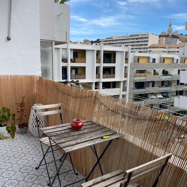 Dual Views, Sunny Balcony and Parking near the Beach - Apartment mit 2 Schlafzimmern und Balkon - 4