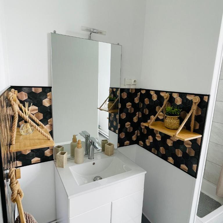 studio Maison MAYAUD - Appartement - Vue sur Ville - 2
