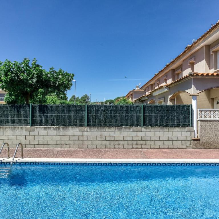 Casa con piscina comunitaria - Maison de Vacances - 32