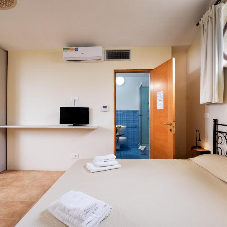 Residenze Uliveto - Rooms - Chambre Quadruple - Vue sur Jardin - 7