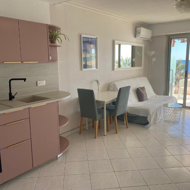Beau studio front de mer Juan les pins vue mer exceptionnelle - Appartement - Vue sur Mer - 10
