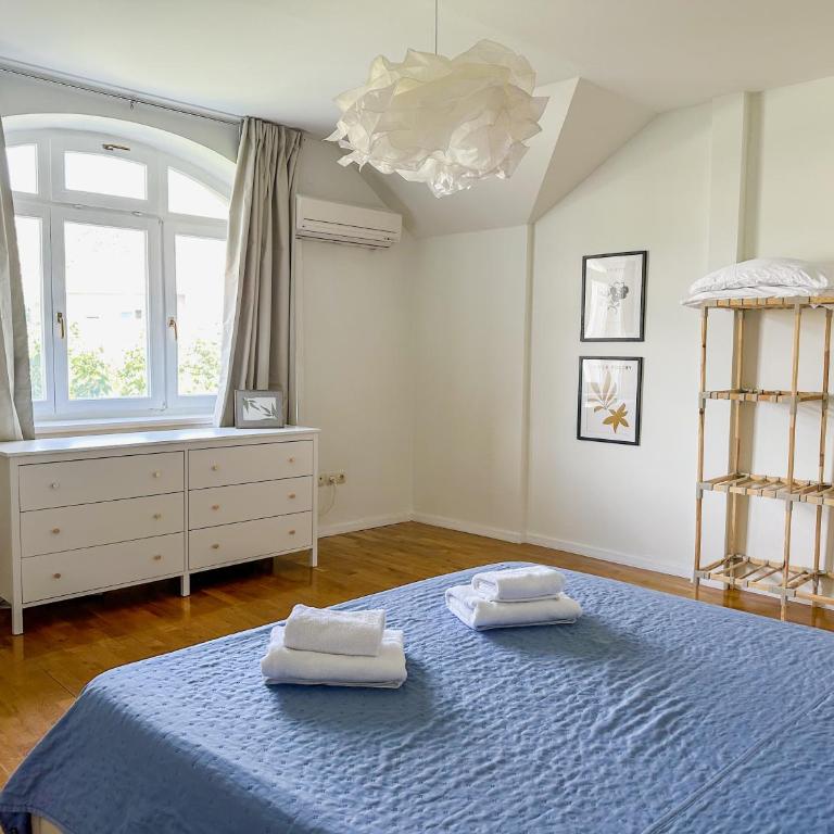 Modern 3BR Near Old Town, Balcony, Free Parking - Apartment mit 3 Schlafzimmern und Balkon - 4