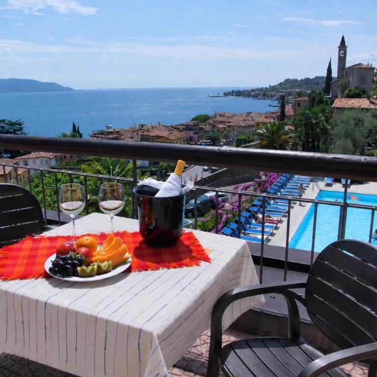 Hotel Palazzina - Camera Matrimoniale Superior con Balcone e Vista Lago - 1