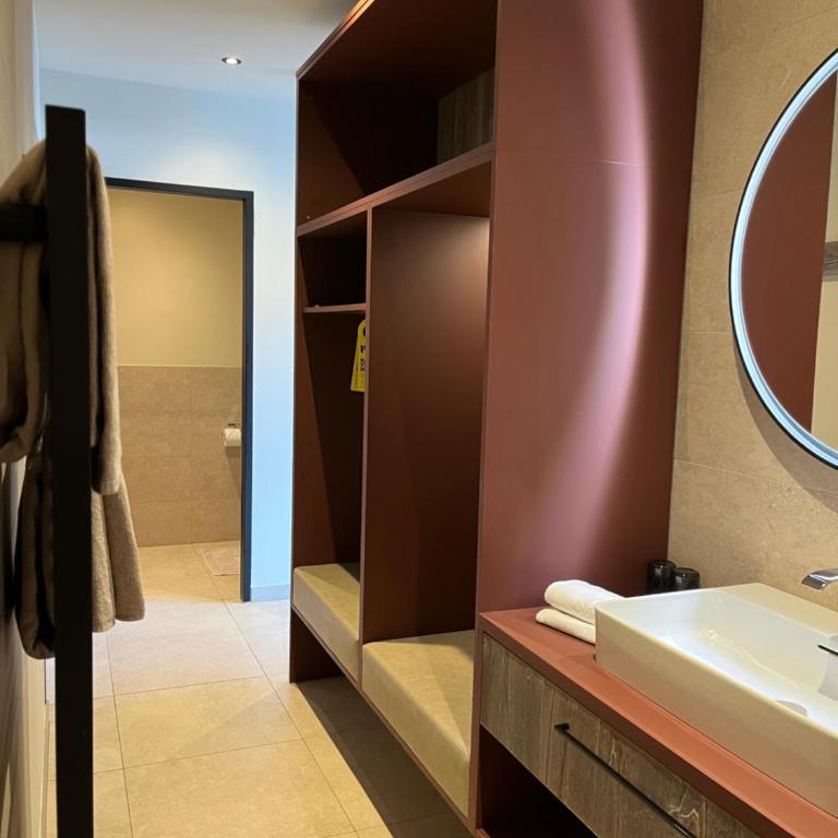 PEOPLE'S Hotel - Studio - 6