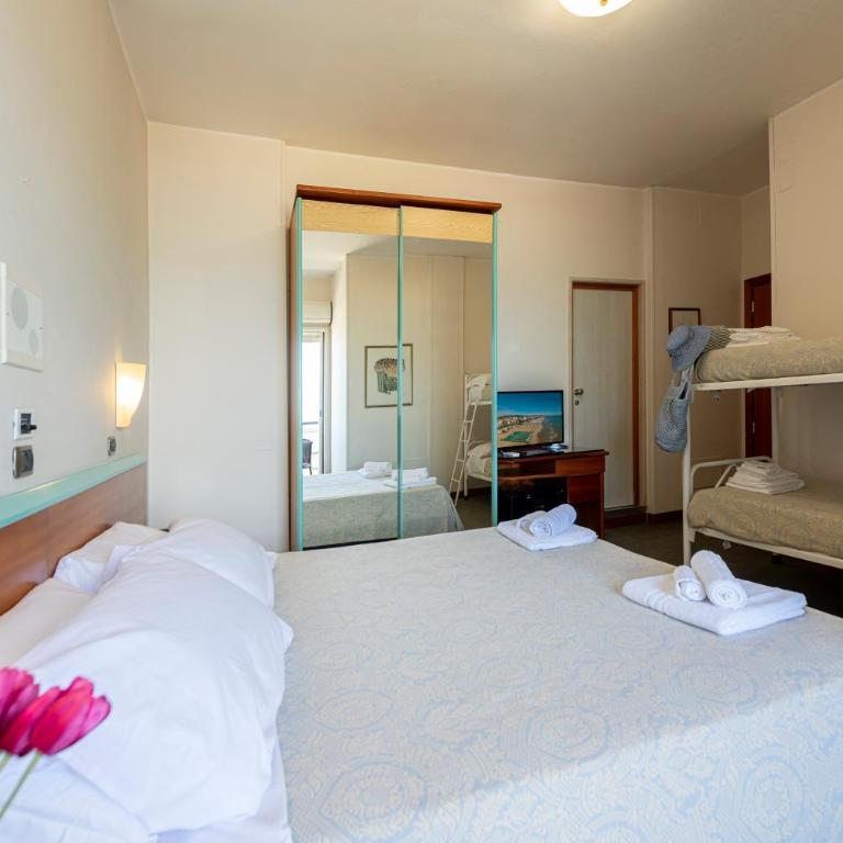 Hotel Soraya - Camera Quadrupla con Vista Mare - 2