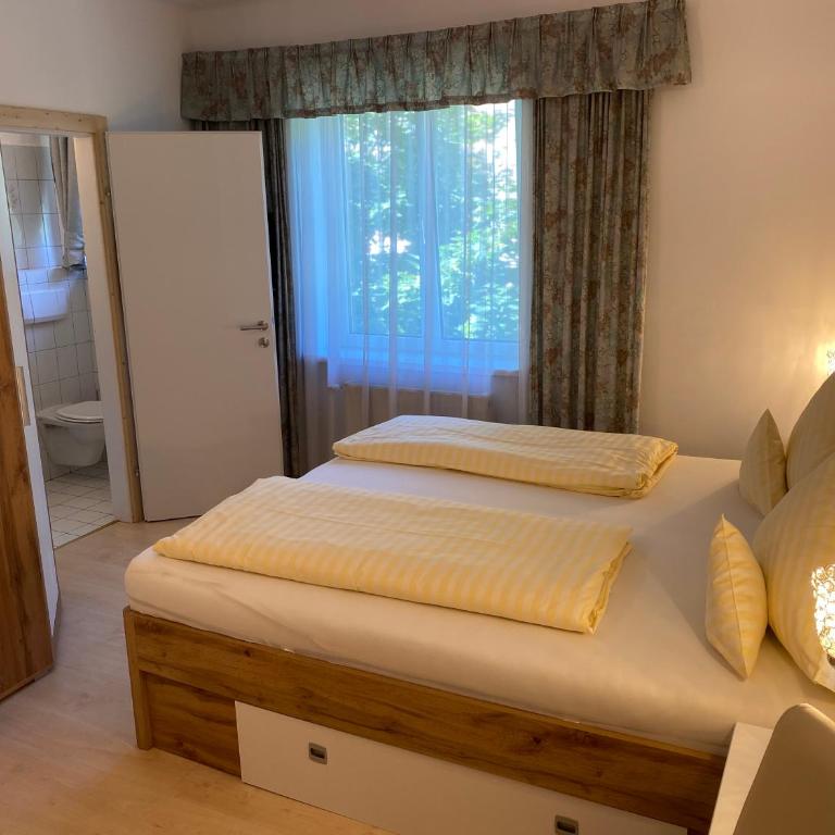 Hotel Nikolasch mit eigenem Seebad - Adults Preferred - Kleines Doppelzimmer mit Blick auf den Innenhof - 4