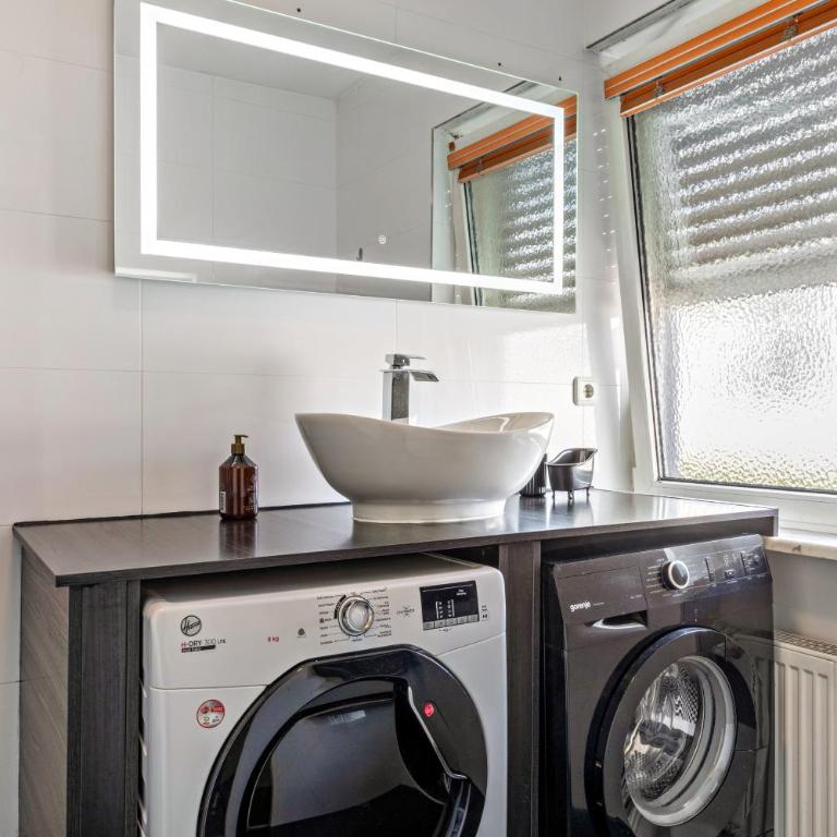 Chill in Soldnerstraße - Premium Apartment mit 3 Schlafzimmern und Balkon - 33