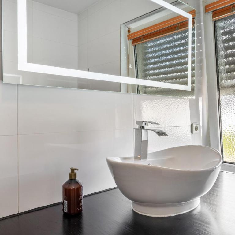 Chill in Soldnerstraße - Premium Apartment mit 3 Schlafzimmern und Balkon - 32