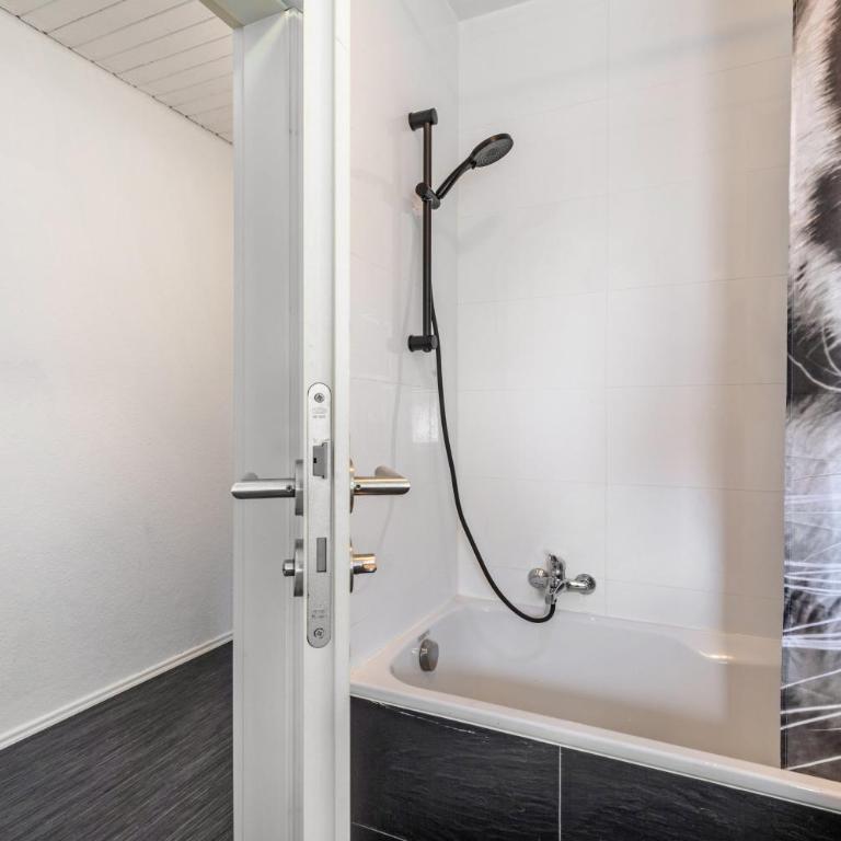 Chill in Soldnerstraße - Premium Apartment mit 3 Schlafzimmern und Balkon - 34