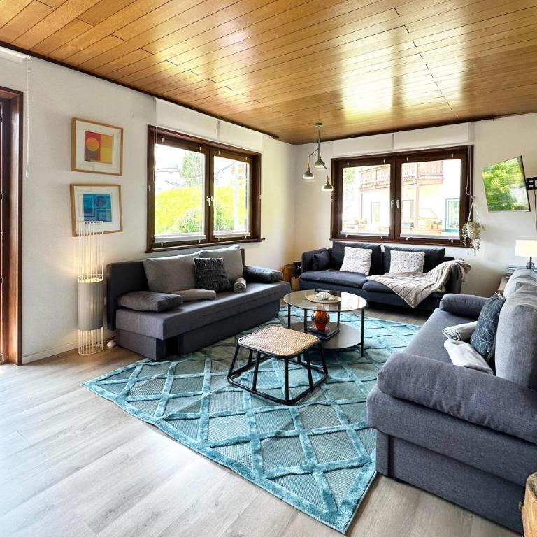 Family Friendly Chalet - Central with Beautiful Mountain Views - Familienapartment mit Bergblick, Terrasse und Garten - 11