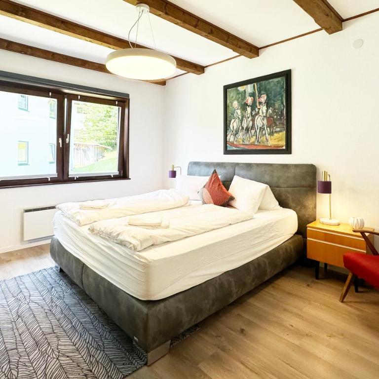 Family Friendly Chalet - Central with Beautiful Mountain Views - Familienapartment mit Bergblick, Terrasse und Garten - 2