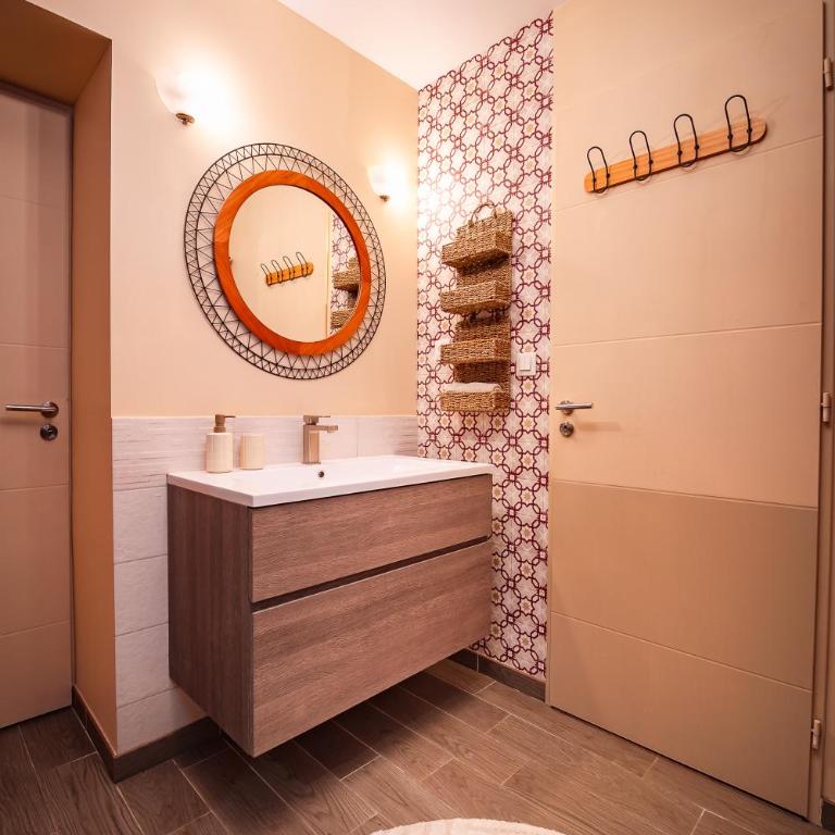 La Charmeuse des Alpes - Appartement climatisé de prestige avec jacuzzi et jardin privé - Appartement 1 Chambre - 26