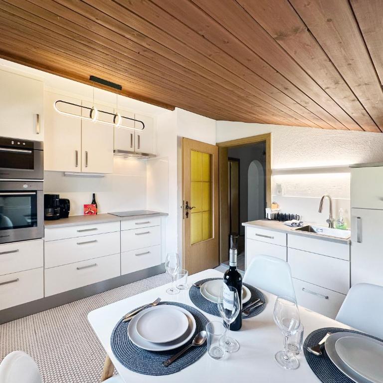 Family Friendly Chalet - Central with Beautiful Mountain Views - Familienapartment mit Balkon und Bergblick - 12