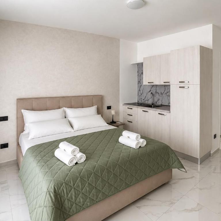 GuestHost - Black Pearl Apartments near the sea - Studio - 4
