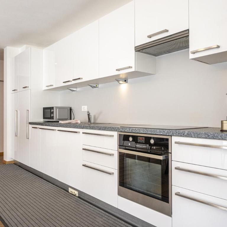 Apartments Villa Jim - Appartamento con 3 Camere da Letto e Giardino - 3
