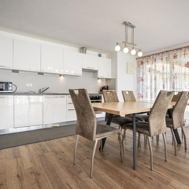Apartments Villa Jim - Appartamento con 3 Camere da Letto e Giardino - 4